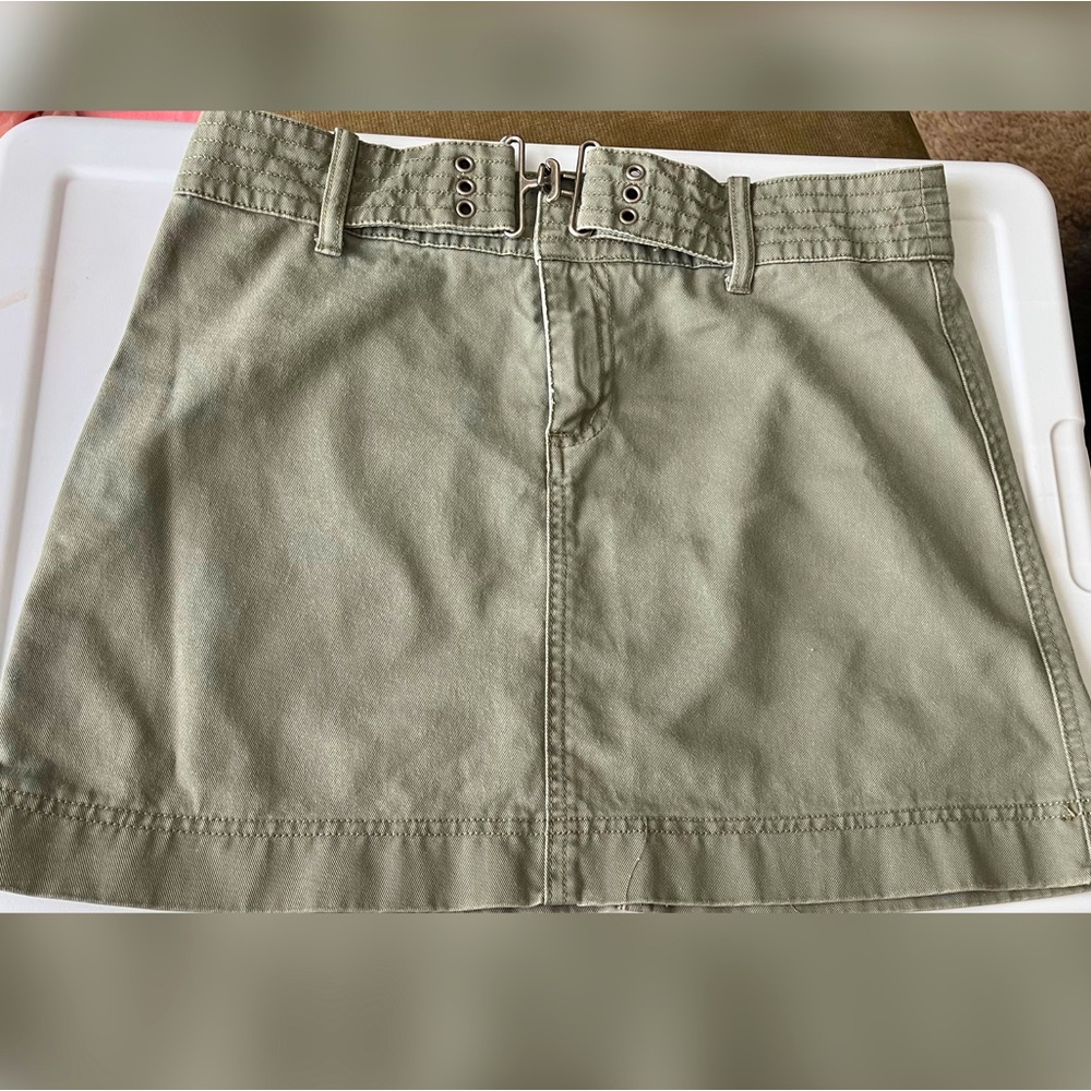 American Eagle olive green skirt w/ attached buckle belt size 4